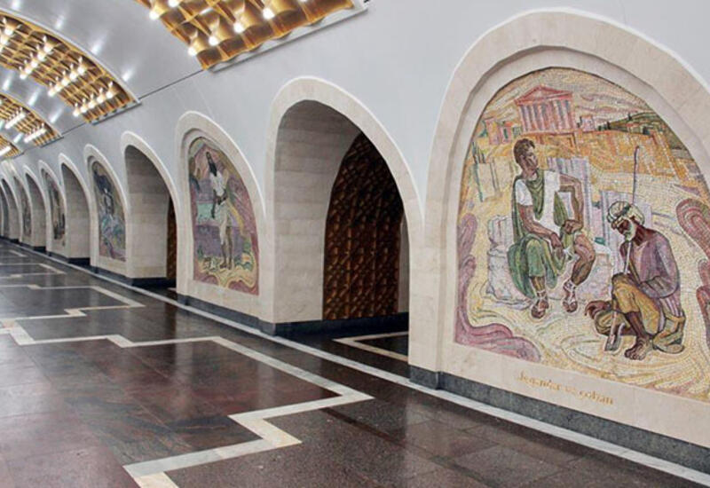 Metroda 2 nəfəri döyüb qaçdı