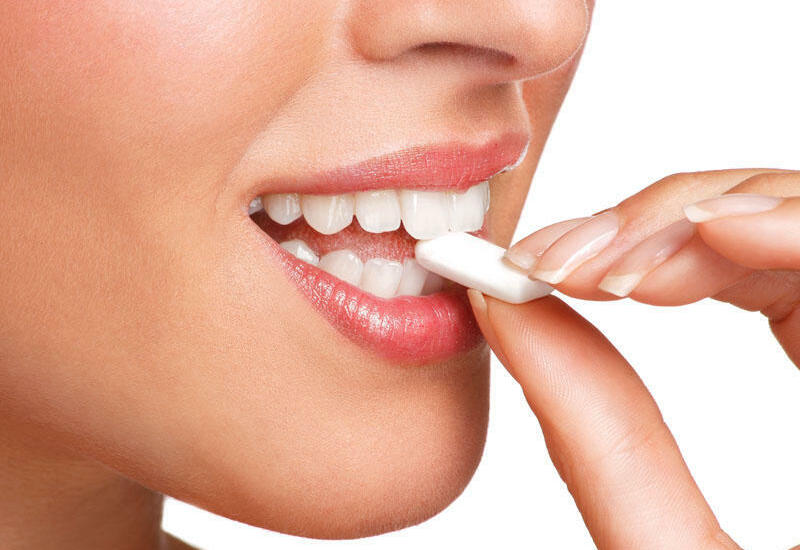 Saqqız plomblara zərər verir?