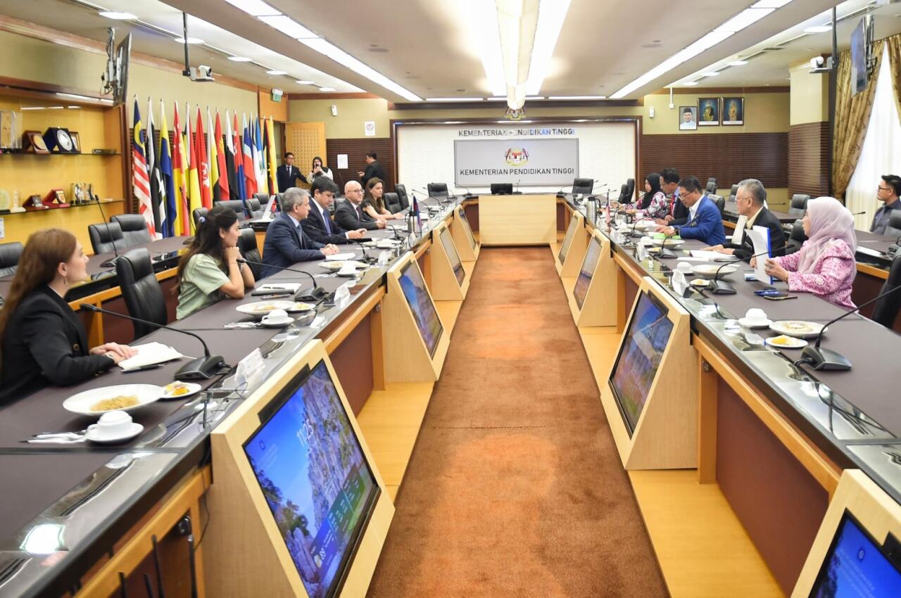 Фуад Мурадов провел встречи с высокопоставленными чиновникам Малайзии