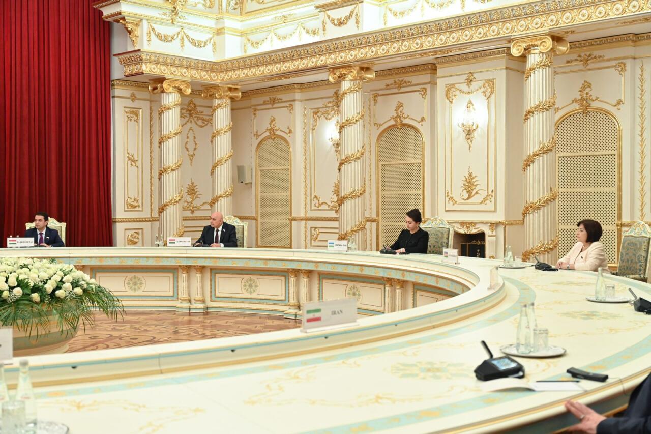 Sahibə Qafarova Emoməli Rəhmonla Beynəlxalq Parlament Konfransının əhəmiyyətini müzakirə etdi