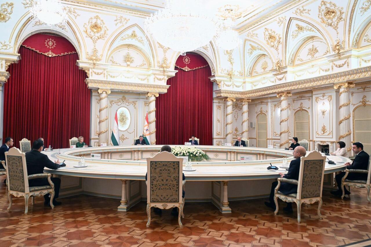 Sahibə Qafarova Emoməli Rəhmonla Beynəlxalq Parlament Konfransının əhəmiyyətini müzakirə etdi