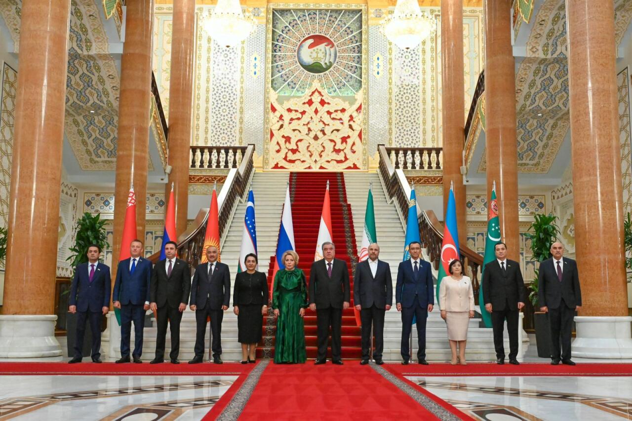 Sahibə Qafarova Emoməli Rəhmonla Beynəlxalq Parlament Konfransının əhəmiyyətini müzakirə etdi