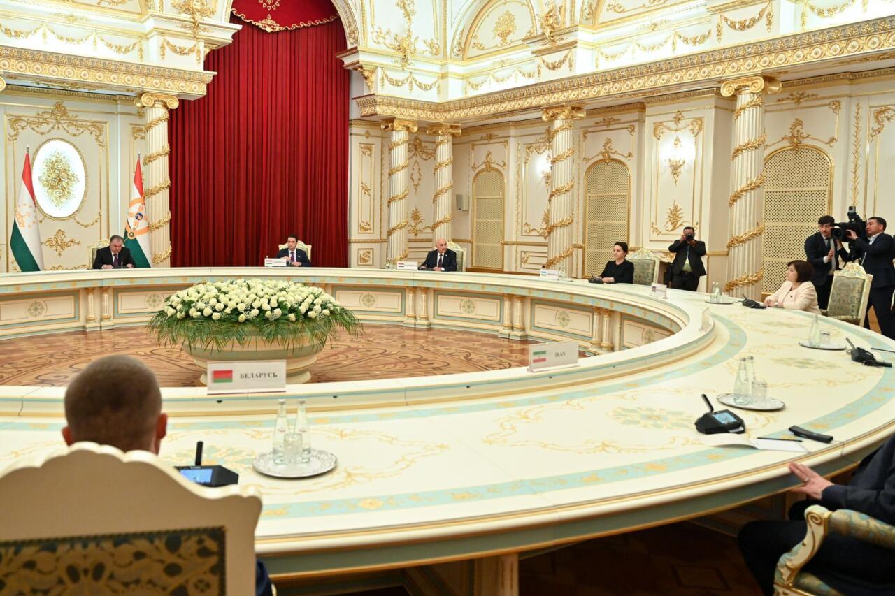 Sahibə Qafarova Emoməli Rəhmonla Beynəlxalq Parlament Konfransının əhəmiyyətini müzakirə etdi
