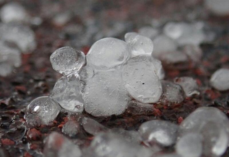 Kəlbəcərə dolu düşdü