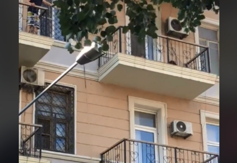 Bakıda bina çökdü, ev sahibi uçqunda qaldı