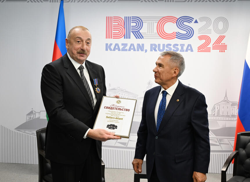 Tatarıstan Respublikasının Rəisi Prezident İlham Əliyevə “Dostluq” ordenini təqdim edib