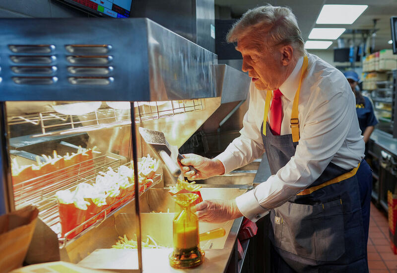 В США запретили оставлять отзывы о McDonald's, где Трамп жарил картошку