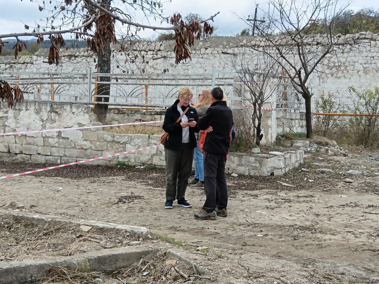 Иностранные путешественники побывали в городе Шуша