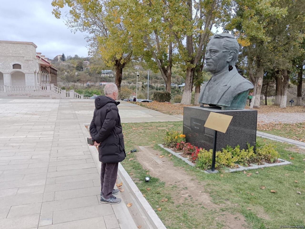 Иностранные путешественники побывали в городе Шуша