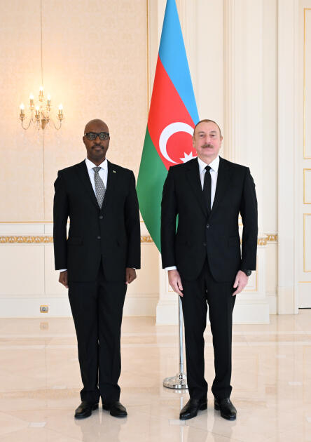 Prezident İlham Əliyev Ruandanın Azərbaycanda yeni təyin olunmuş səfirinin etimadnaməsini qəbul edib