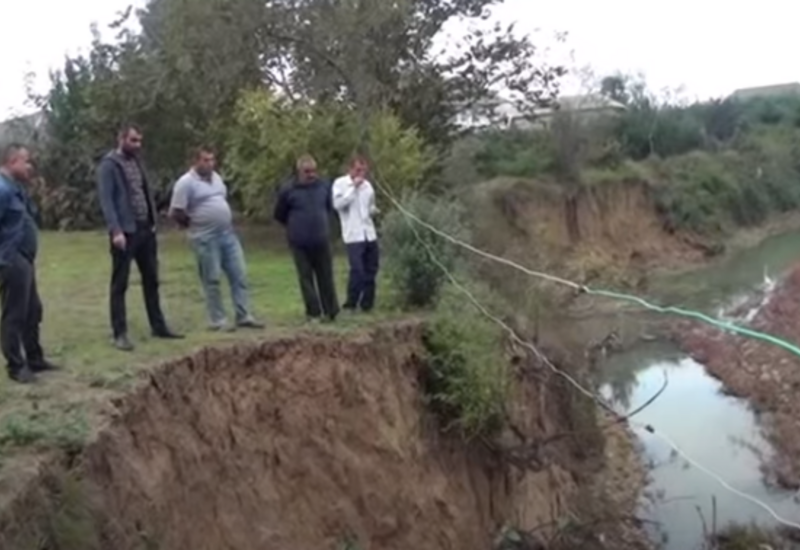 Lənkəranda torpaq sürüşməsi baş verib, evlər üçün təhlükəli vəziyyət yaranıb