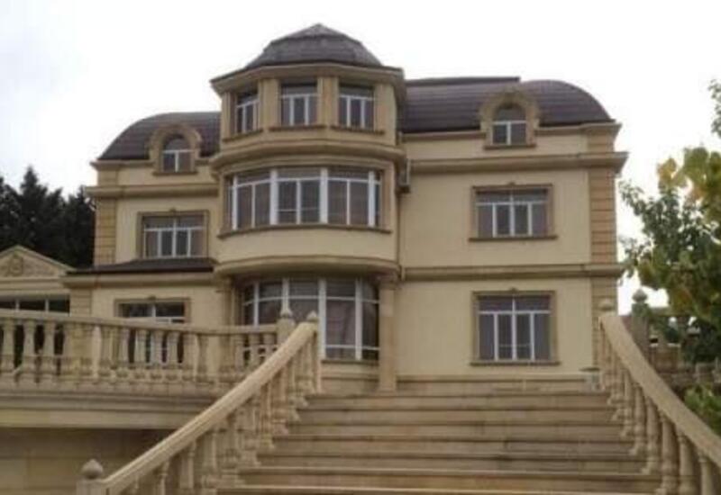 Novxanıdakı 3 mərtəbəli villa bu məşhurun imiş