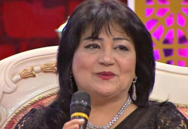 Tanınmış şəxs Bakıda küçədə gördüyü qıza görə maşını saxladıb