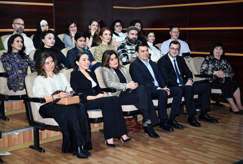 Heydər Əliyev Fondunun vitse-prezidenti Leyla Əliyeva, İordaniya şahzadəsi və ICCROM-un baş direktoru "Manqurt" tamaşasını izləyiblər