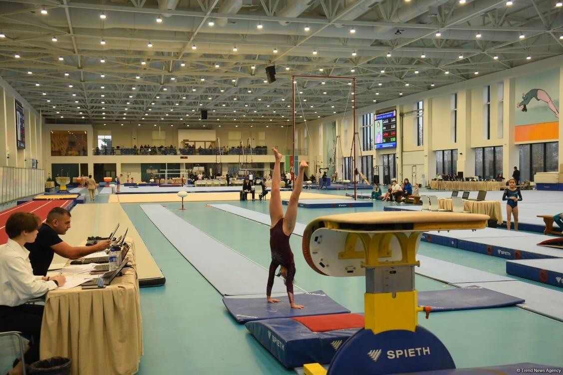 Kişi idman gimnastikası üzrə 29-cu, qadın idman gimnastikası üzrə 8-ci ölkə çempionatı və birinciliyi davam edir