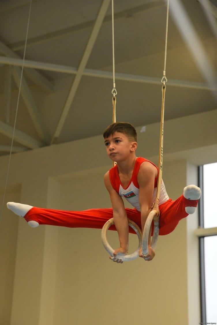 Kişi idman gimnastikası üzrə 29-cu, qadın idman gimnastikası üzrə 8-ci ölkə çempionatı və birinciliyi davam edir