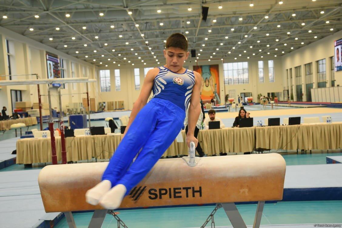 Kişi idman gimnastikası üzrə 29-cu, qadın idman gimnastikası üzrə 8-ci ölkə çempionatı və birinciliyi davam edir