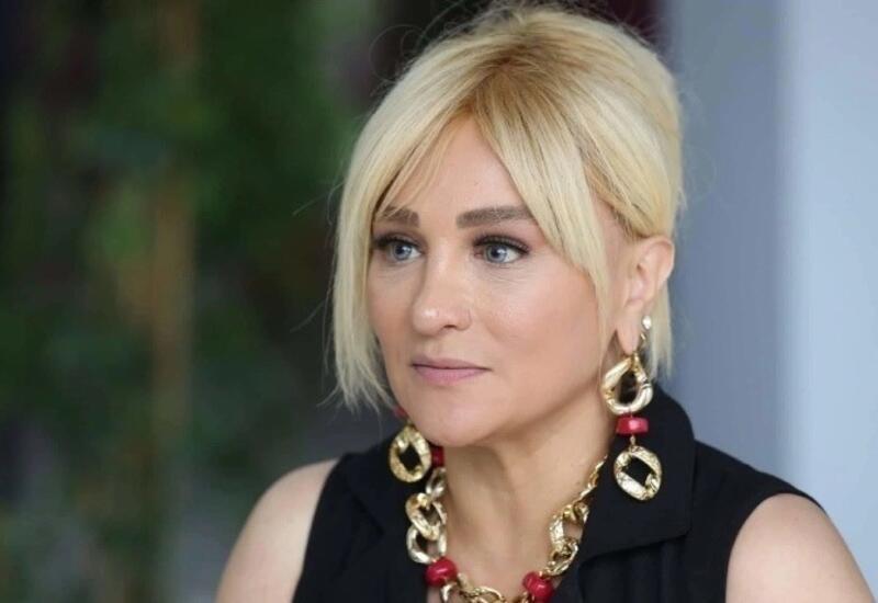 "Mikrofonu götürüb özünüzü biabır etməyin"