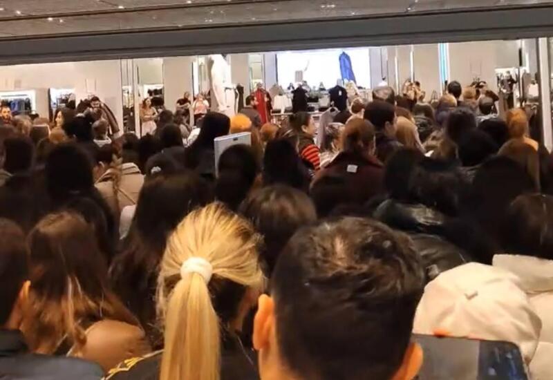 Bakıda "Mall"da endirim izdihamı