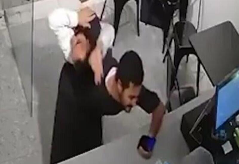 Hesabı ödəmək üstündə bir-birini boğdular