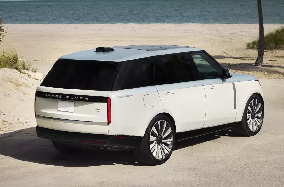 Range Rover SV Candeo: почти килограмм золота и ручная окраска кузова