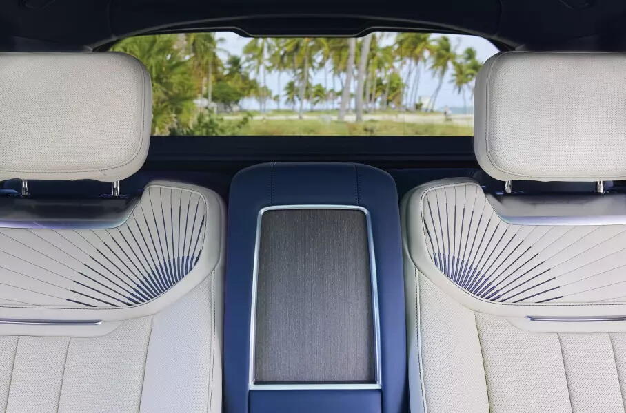 Range Rover SV Candeo: почти килограмм золота и ручная окраска кузова