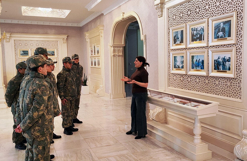 В азербайджанской армии прошли мероприятия по случаю Дня памяти великого лидера Гейдара Алиева