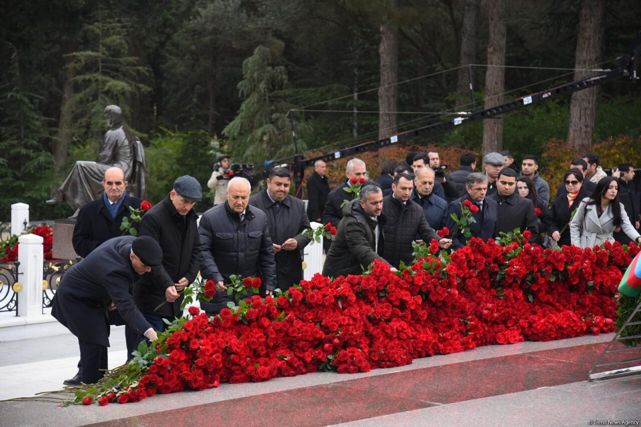 Азербайджанский народ почтил память великого лидера Гейдара Алиева