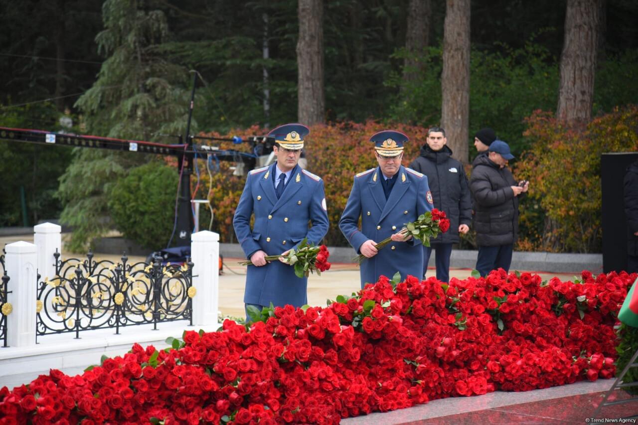 Азербайджанский народ почтил память великого лидера Гейдара Алиева