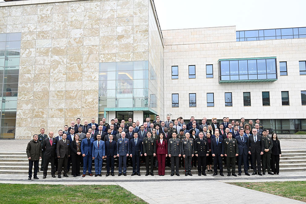 NATO Müdafiə Kollecinin “Ali kurs” heyəti ölkəmizin iştirak etdiyi regional və dünyəvi iqtisadi layihələr barədə məlumatlandırılıb