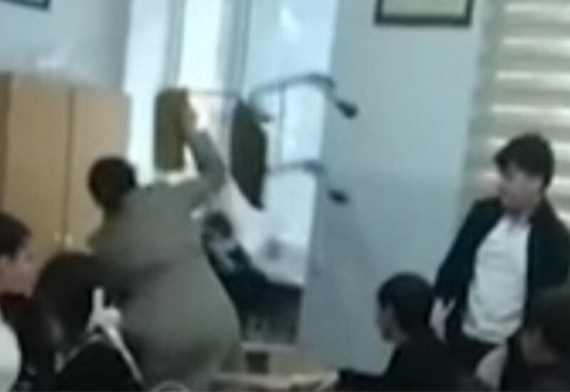 Müəllim şagirdi stulla vurdu, cəzalandırıldı