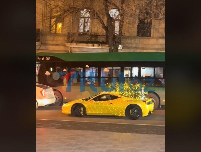 Bakının mərkəzində hər kəsin diqqətini çəkən bu lüks avtomobil