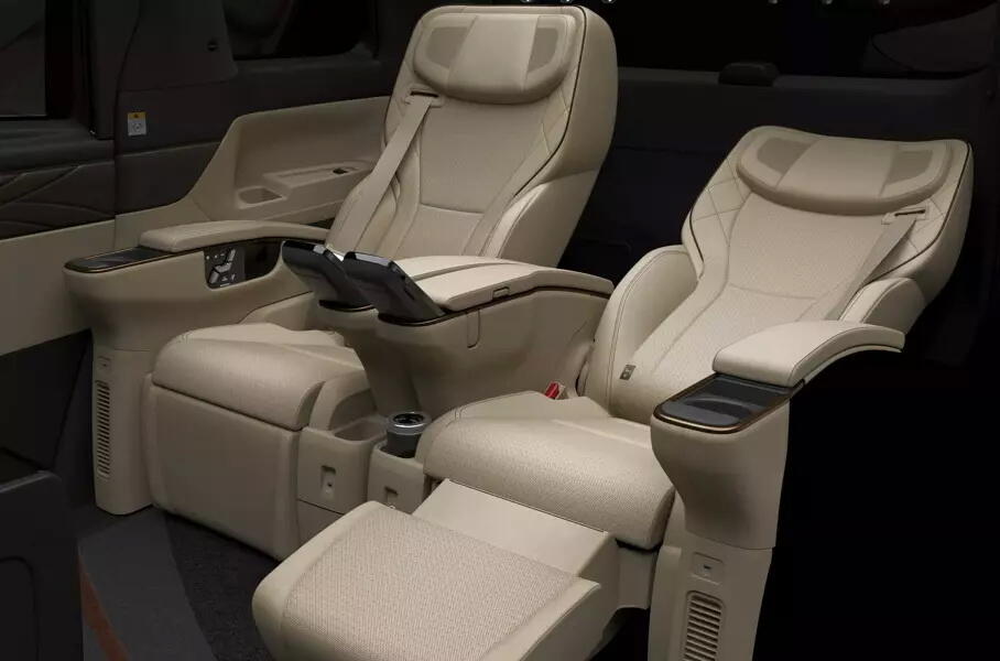 Новый Toyota Alphard: роскошная четырехместная версия и PHEV-гибрид