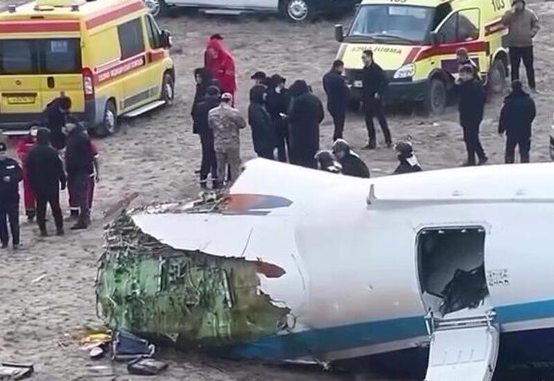 Təyyarə qəzasında sağ qalan Azərbaycan vətəndaşları Aktau hava limanına aparılır