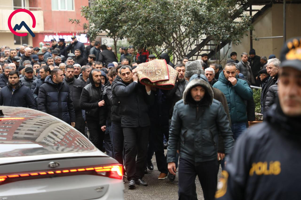 Yaxınları Məhəmmədəli ilə vidalaşır...