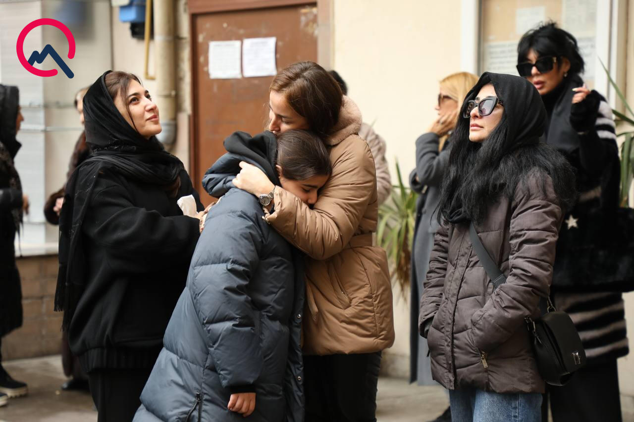 Yaxınları Məhəmmədəli ilə vidalaşır...