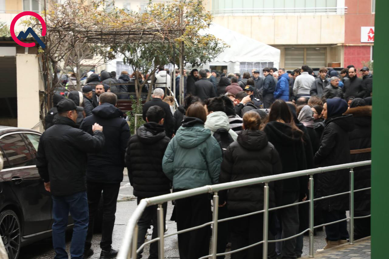 Yaxınları Məhəmmədəli ilə vidalaşır...