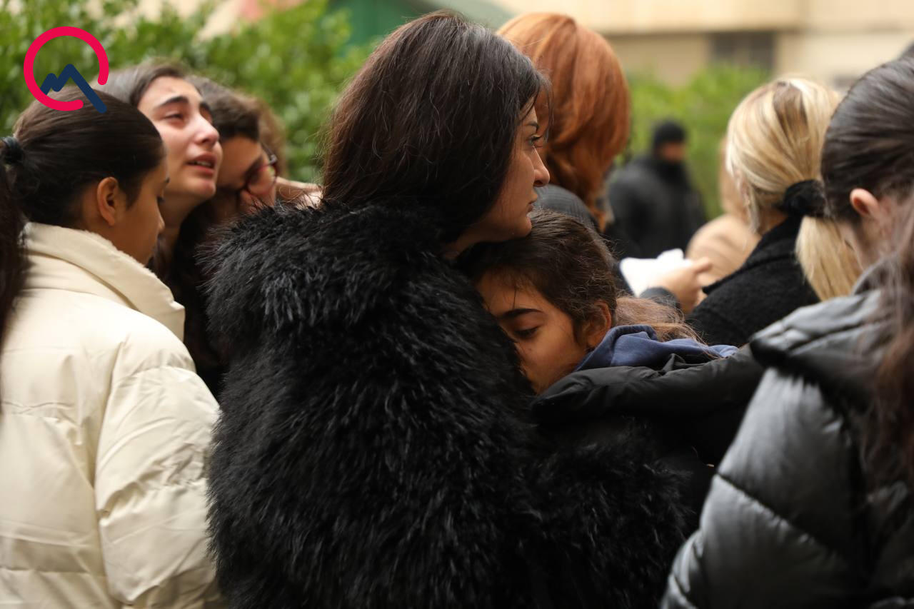 Yaxınları Məhəmmədəli ilə vidalaşır...