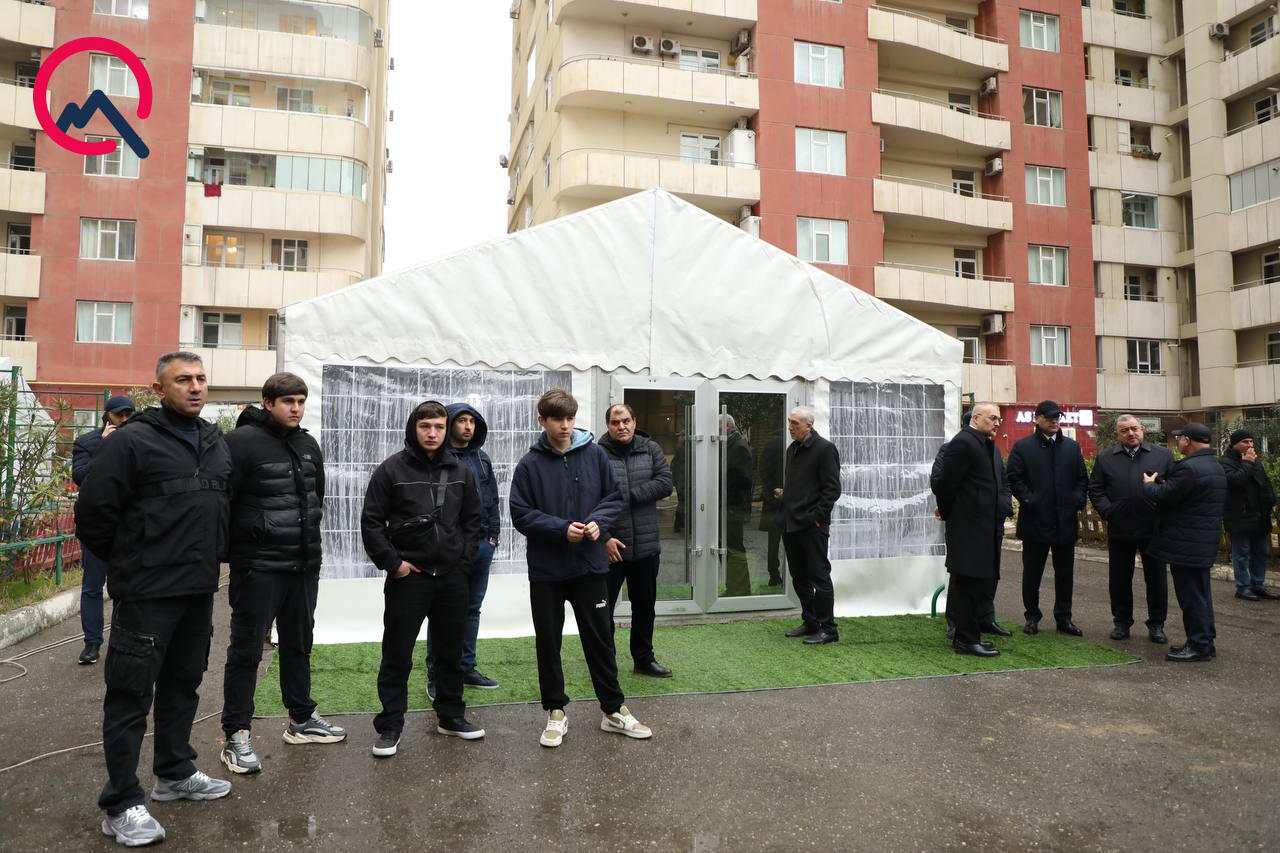 Yaxınları Məhəmmədəli ilə vidalaşır...