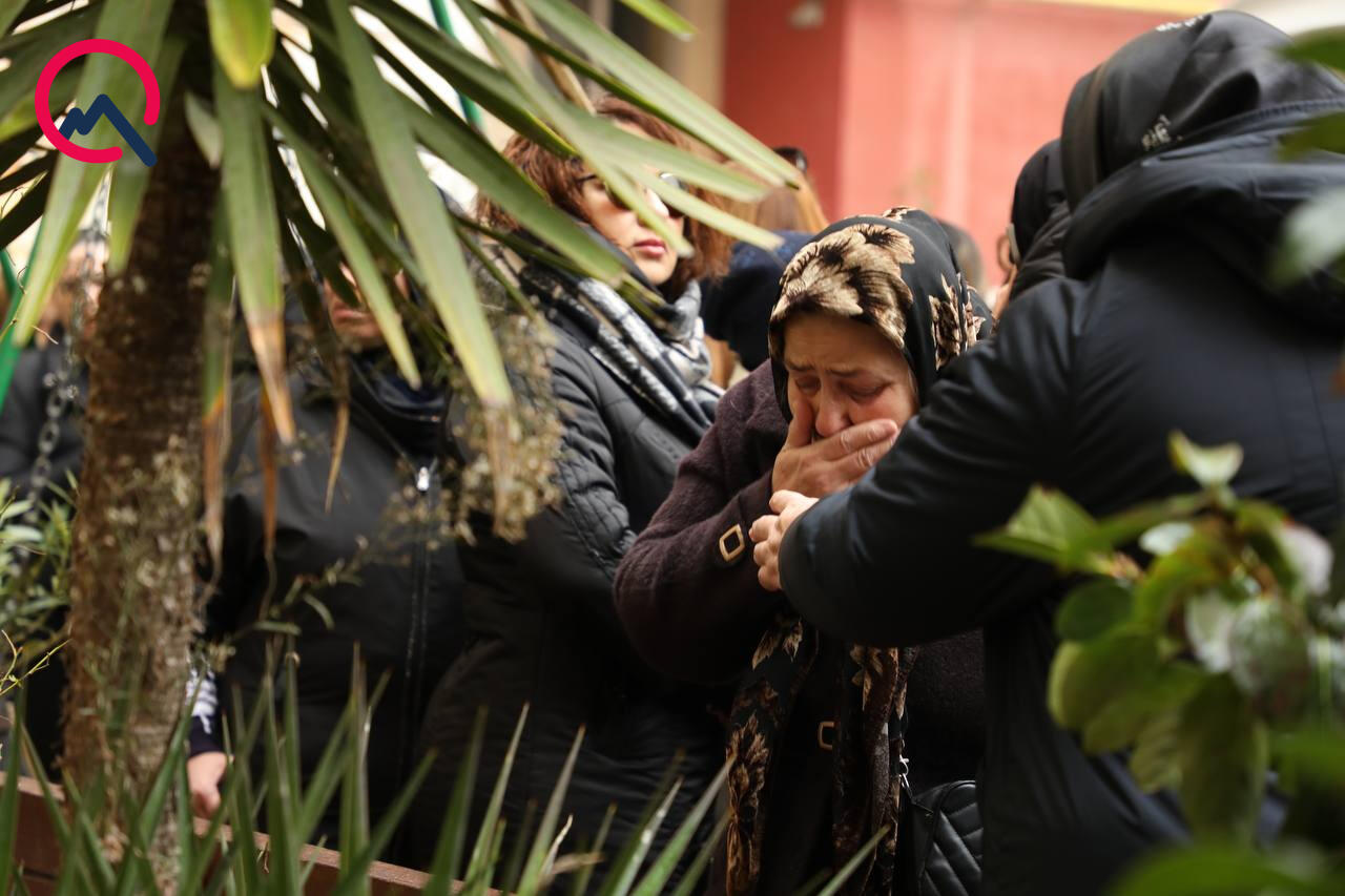 Yaxınları Məhəmmədəli ilə vidalaşır...