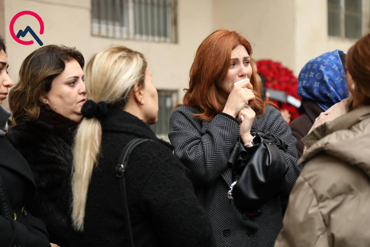 Yaxınları Məhəmmədəli ilə vidalaşır...