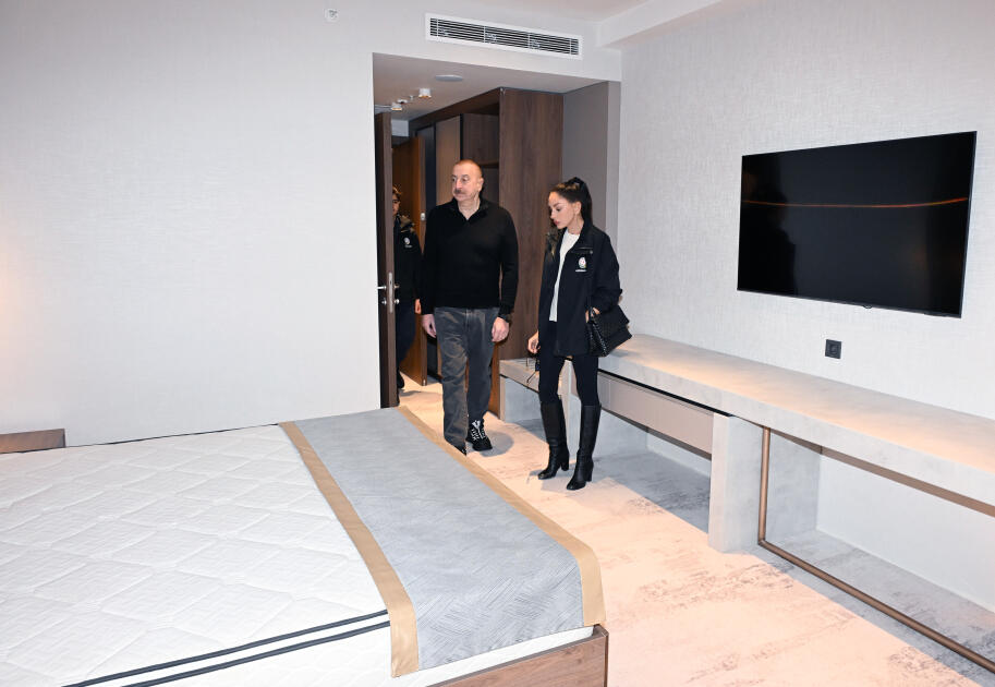 Prezident İlham Əliyev və Birinci xanım Mehriban Əliyeva Şahdağda “Lakeside” hotelində aparılmış işlərlə və “Xizək klubu” binasının tikintisi ilə tanış olublar