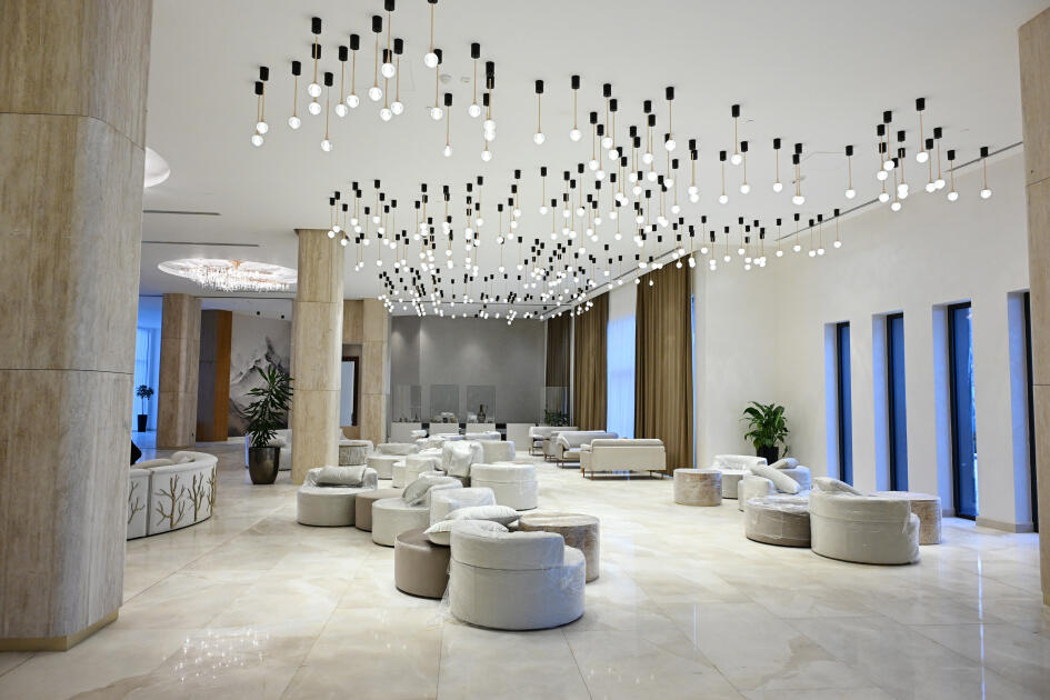 Prezident İlham Əliyev və Birinci xanım Mehriban Əliyeva Şahdağda “Lakeside” hotelində aparılmış işlərlə və “Xizək klubu” binasının tikintisi ilə tanış olublar