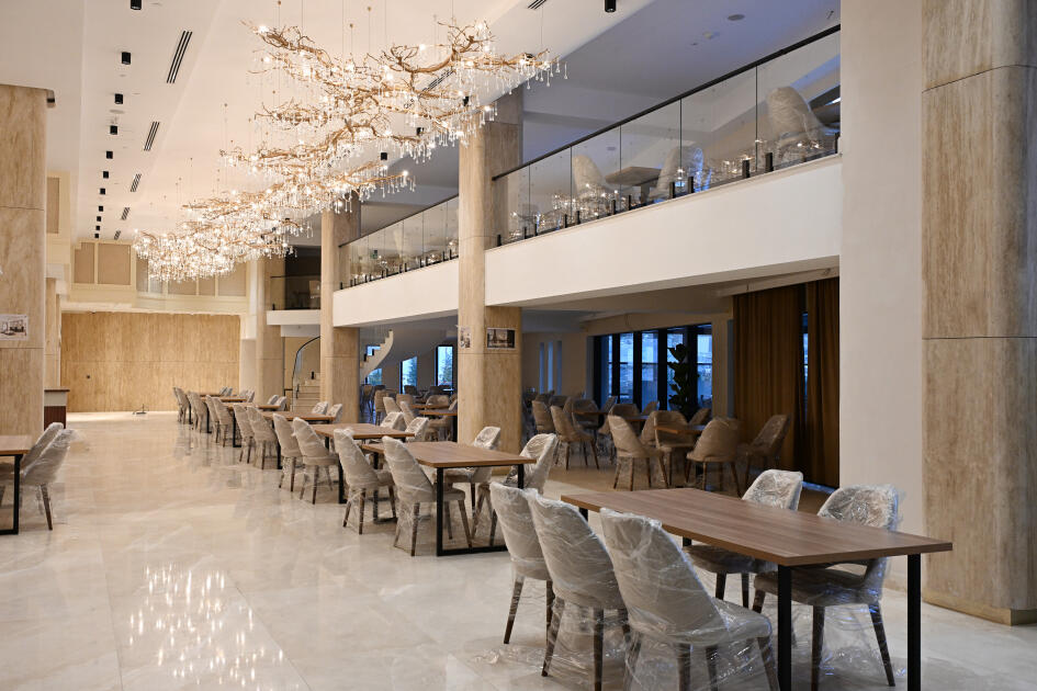 Prezident İlham Əliyev və Birinci xanım Mehriban Əliyeva Şahdağda “Lakeside” hotelində aparılmış işlərlə və “Xizək klubu” binasının tikintisi ilə tanış olublar