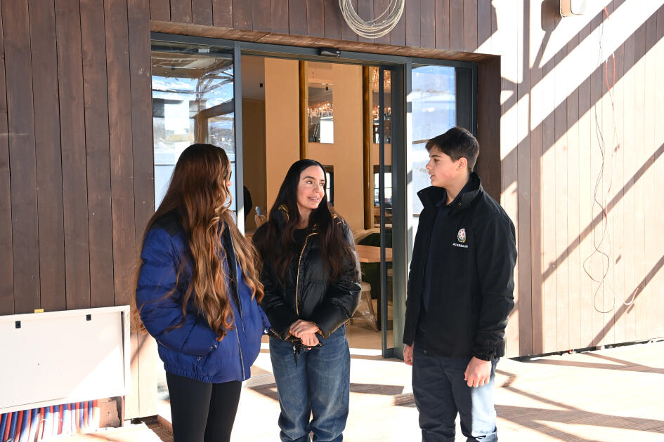 Prezident İlham Əliyev və Birinci xanım Mehriban Əliyeva Şahdağda “Lakeside” hotelində aparılmış işlərlə və “Xizək klubu” binasının tikintisi ilə tanış olublar