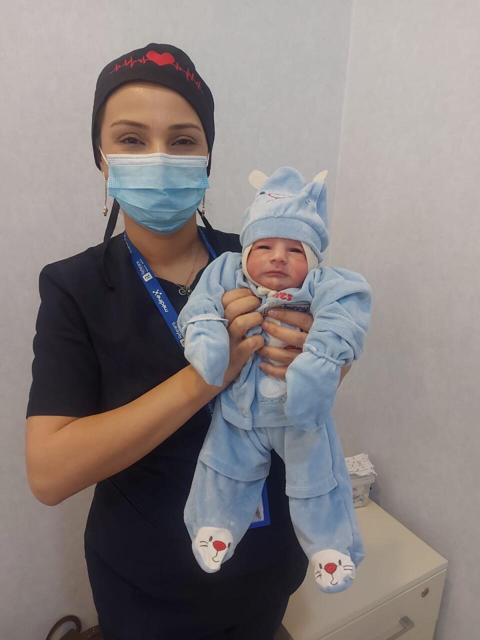 55 yaşlı qadın 32 il sonra ana oldu