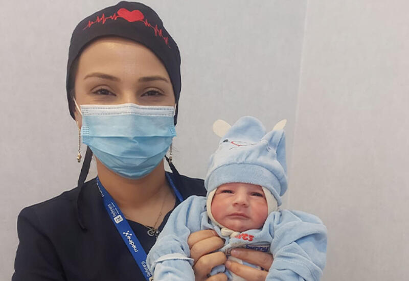 55 yaşlı qadın 32 il sonra ana oldu