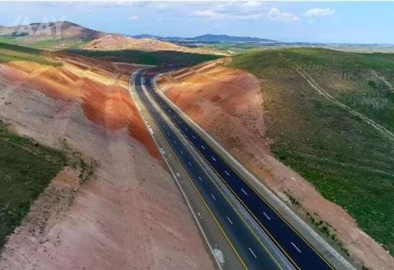 Azad edilmiş ərazilərdə inşa olunan avtomobil yolları barədə