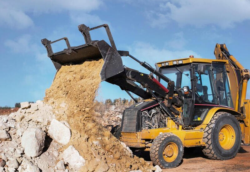 Keşlə bazarının yaxınlığındakı evlər sökülür