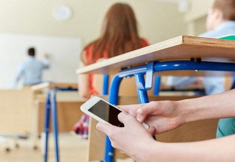 Telefon qadağası təhsildəki problemləri aradan qaldıracaq,